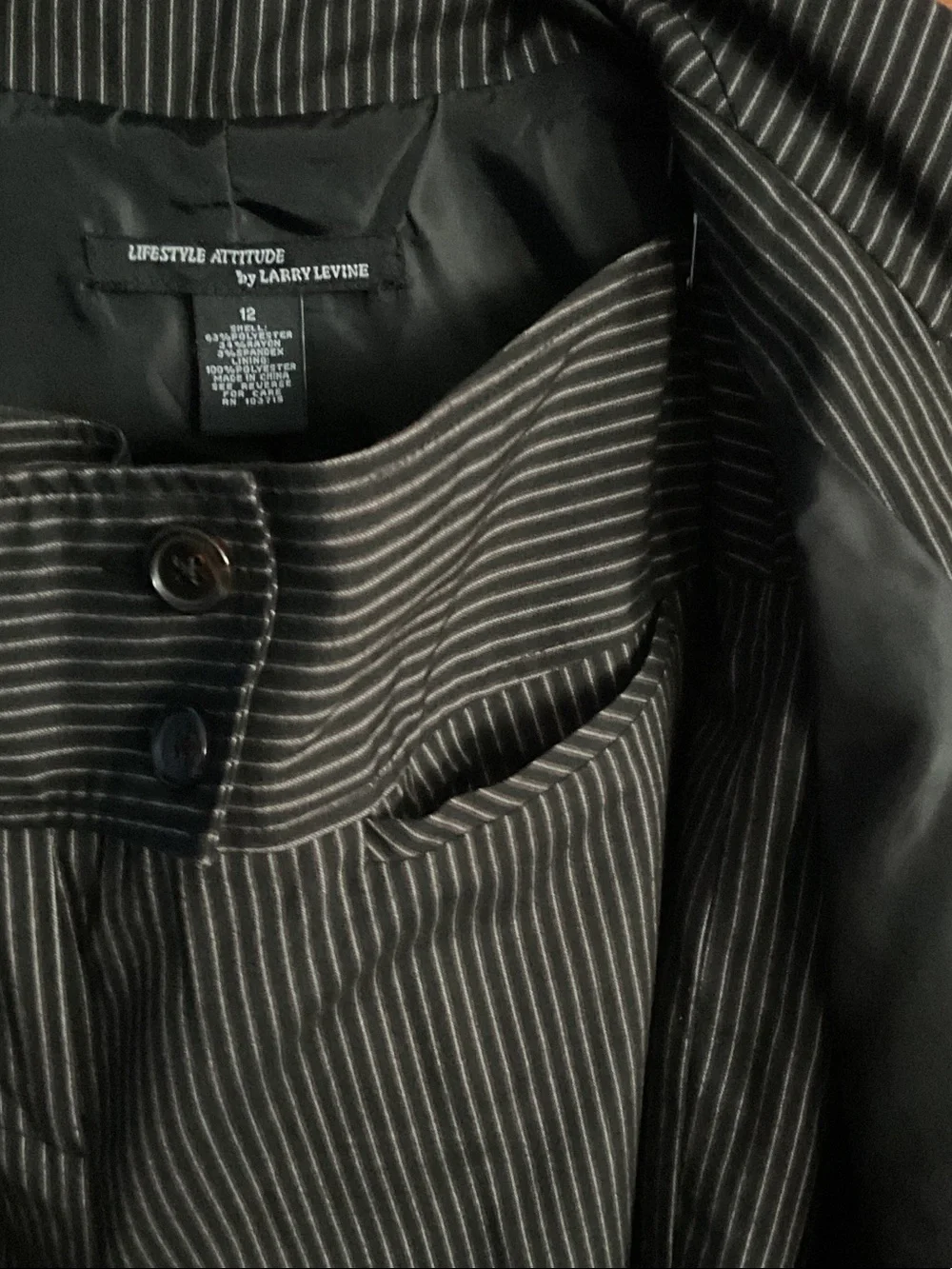 Larry Levine black pinstripe Bermuda Shorts - gray Stripe